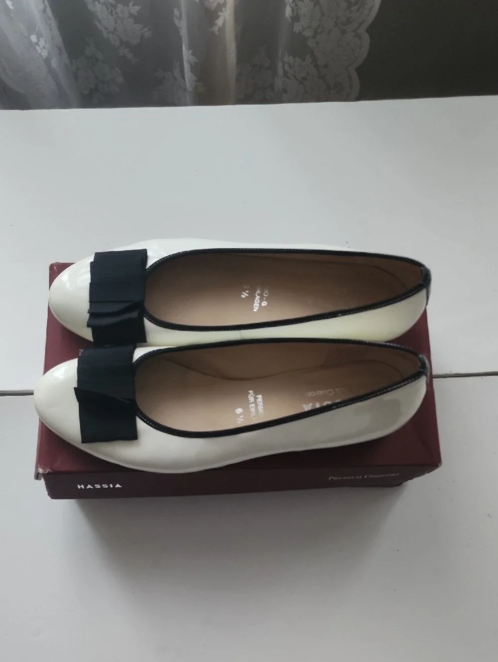 White Leather Bow Trim Flats